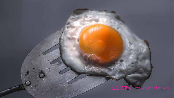 网传“人造鸡蛋”能当乒乓球打？真相揭秘+避坑指南-食品健康-生活健康网
