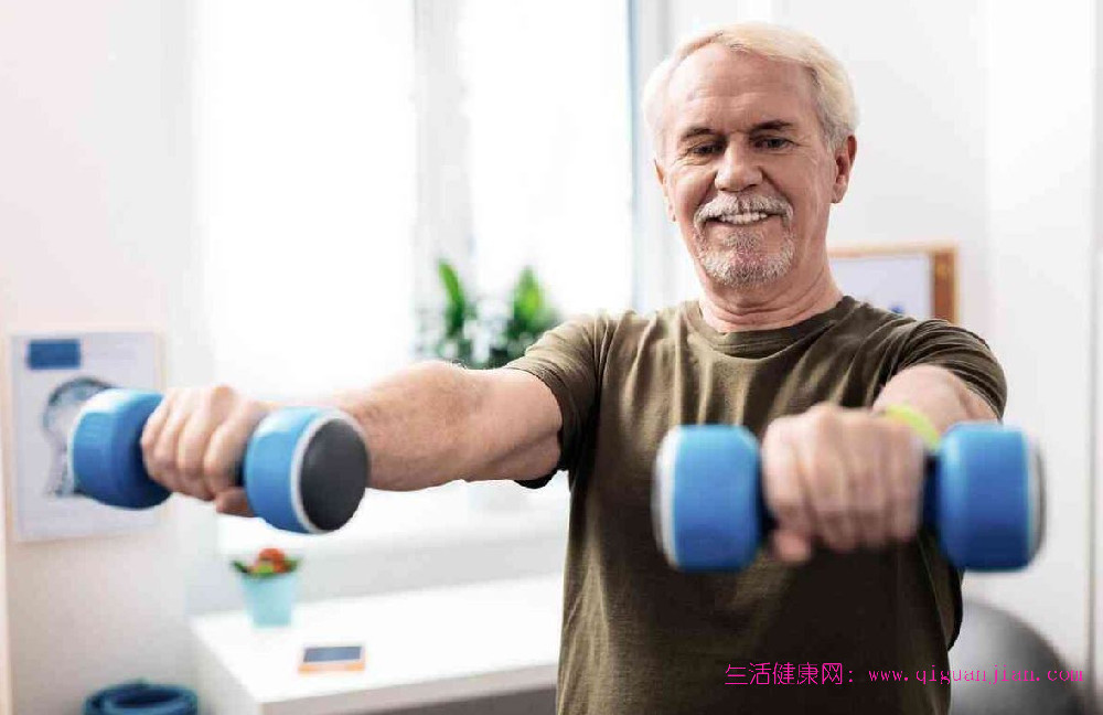 10分钟水瓶有氧运动，助力大脑健康、降低失智风险-健康运动-生活健康网
