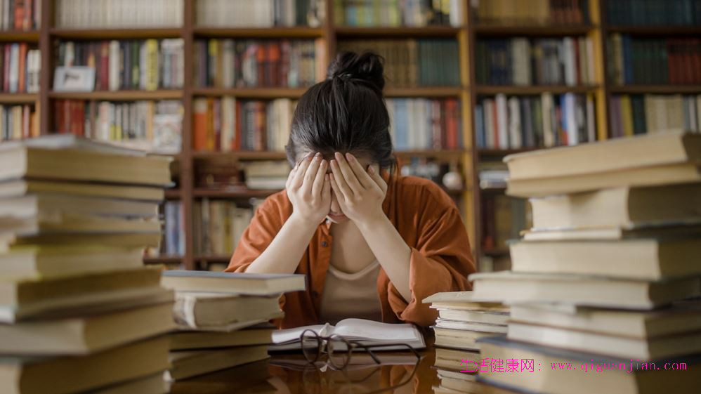 学业压力暗藏长期隐患，守护青少年心理健康需科学减压-心理健康-生活健康网