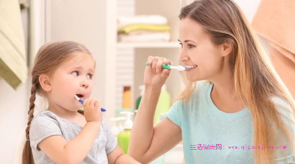 坚持了几十年的刷牙习惯可能全错了！揭秘3大口腔护理误区与科学护牙指南-疾病预防-生活健康网