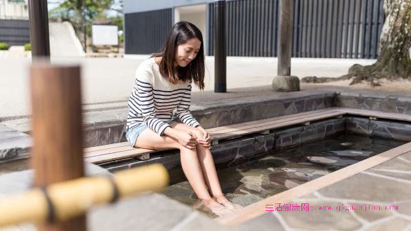 热水泡脚的养生功效与禁忌人群,正确泡脚更养身-养生文化-生活健康网